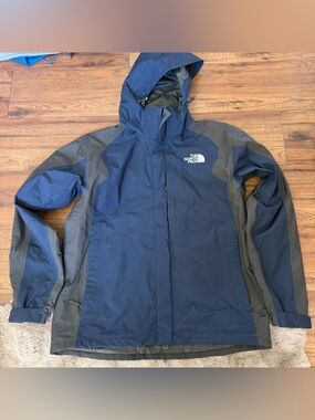 The North Face HyVent Navy Snow Jacket Medium gorpcore Outdoor SKi